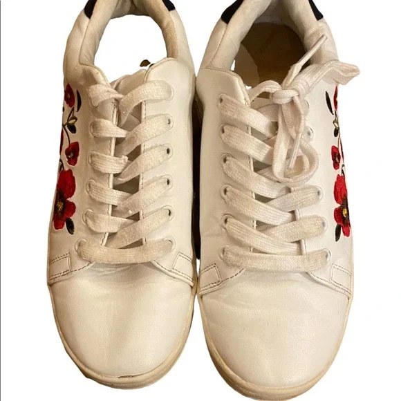 Target white sneakers with red floral embroidery on the sides - Ladies 9 - Picture 4 of 6